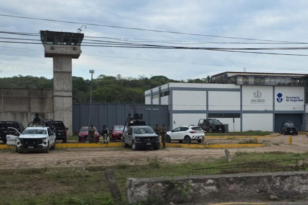 Realizan quinto operativo de seguridad en penal de Puerto Vallarta tras fuga de internos