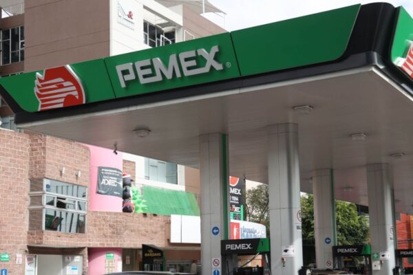 Equipo de Pemex y Sener viaja a Brasil para firmar acuerdo con Petrobras; Sheinbaum no asiste