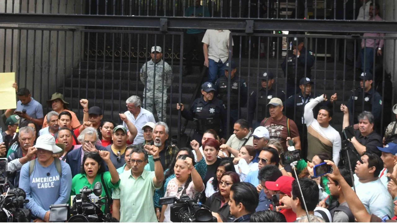 Inicia mesa de diálogo entre CNTE y Gobierno Federal tras disturbios