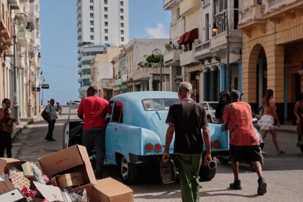 Parlamento cubano aprueba plan de emergencia con 176 medidas de apertura económica