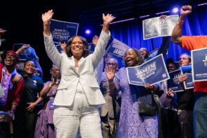 Janeese Lewis George gana primaria demócrata para alcaldía de Washington D.C.