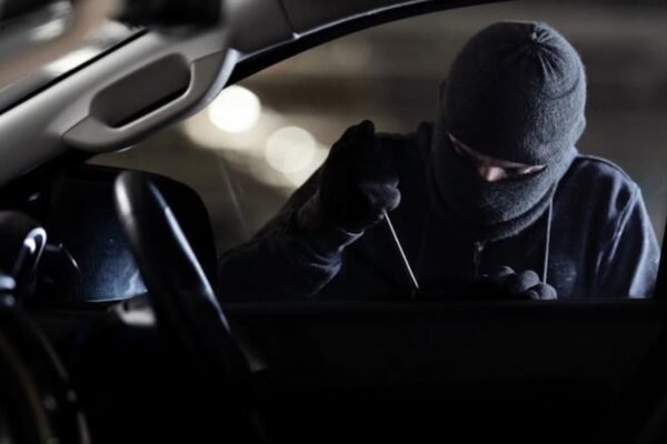 Acusan en Colorado a 11 personas de robar autos para cárteles en México