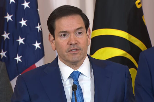 Estados Unidos impone sanciones a cinco entidades comerciales cubanas y a una integrante de la familia Castro
