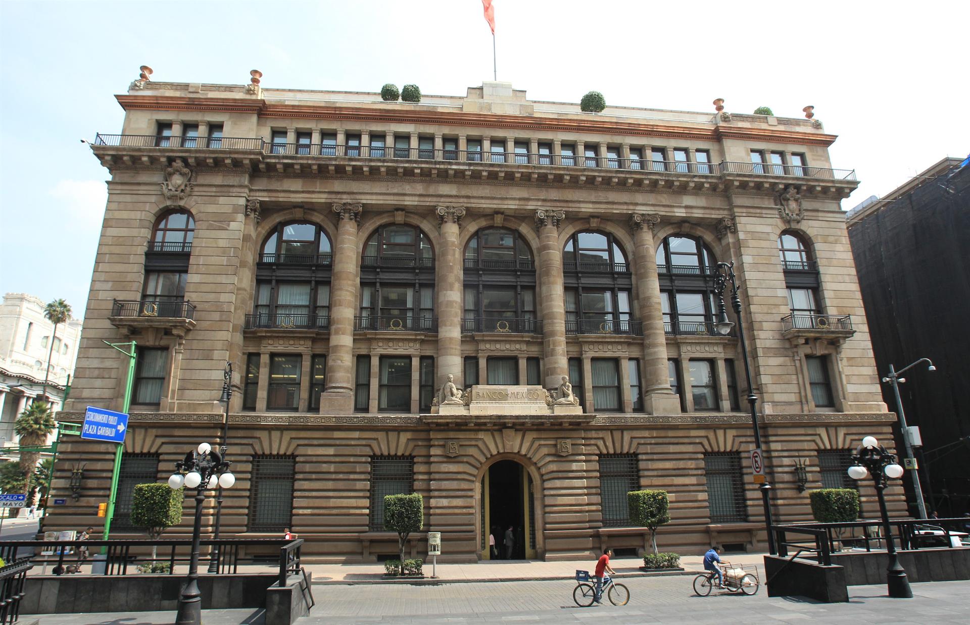 Banxico mantiene tasa de interés en 6.5% de forma unánime