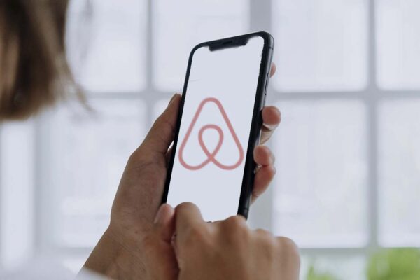 AMVT defiende modelo Airbnb: niega dominio de grandes operadores y destaca impacto económico