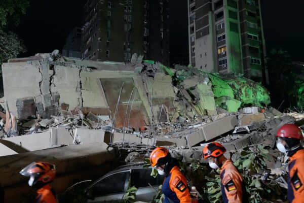 Doble terremoto en Venezuela deja al menos 32 muertos y más de 700 heridos; EE.UU. ofrece ayuda