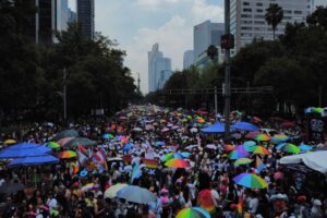 Miles marchan en la CDMX por el Orgullo LGBT+ bajo el lema ‘Mi lucha es tu lucha’