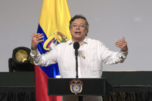 Petro rechaza resultados del preconteo electoral; se define segunda vuelta entre De la Espriella y Cepeda