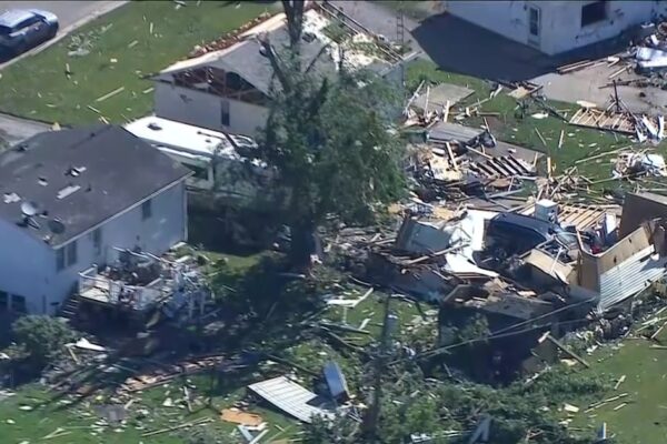 Tornados dejan dos muertos y récords de destrucción en el sur de Illinois