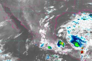 Pronostican lluvias intensas en sur y sureste de México por onda tropical y circulación ciclónica
