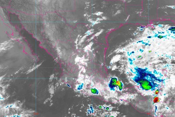 Pronostican lluvias intensas en sur y sureste de México por onda tropical y circulación ciclónica