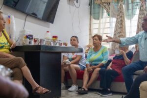 Andrés Mijes dialoga con vecinas de Guadalupe sobre transporte y falta de oportunidades