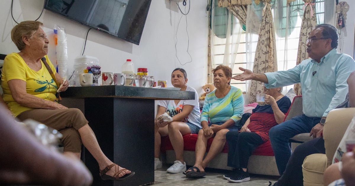 Andrés Mijes dialoga con vecinas de Guadalupe sobre transporte y falta de oportunidades