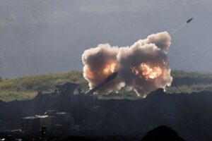 Irán ataca base aérea de EE.UU. en respuesta a ofensiva contra torre de telecomunicaciones
