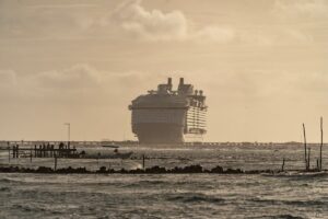 Académicos de la UNAM señalan que cruceros en Quintana Roo dejan escasos beneficios y amenazan el ecosistema