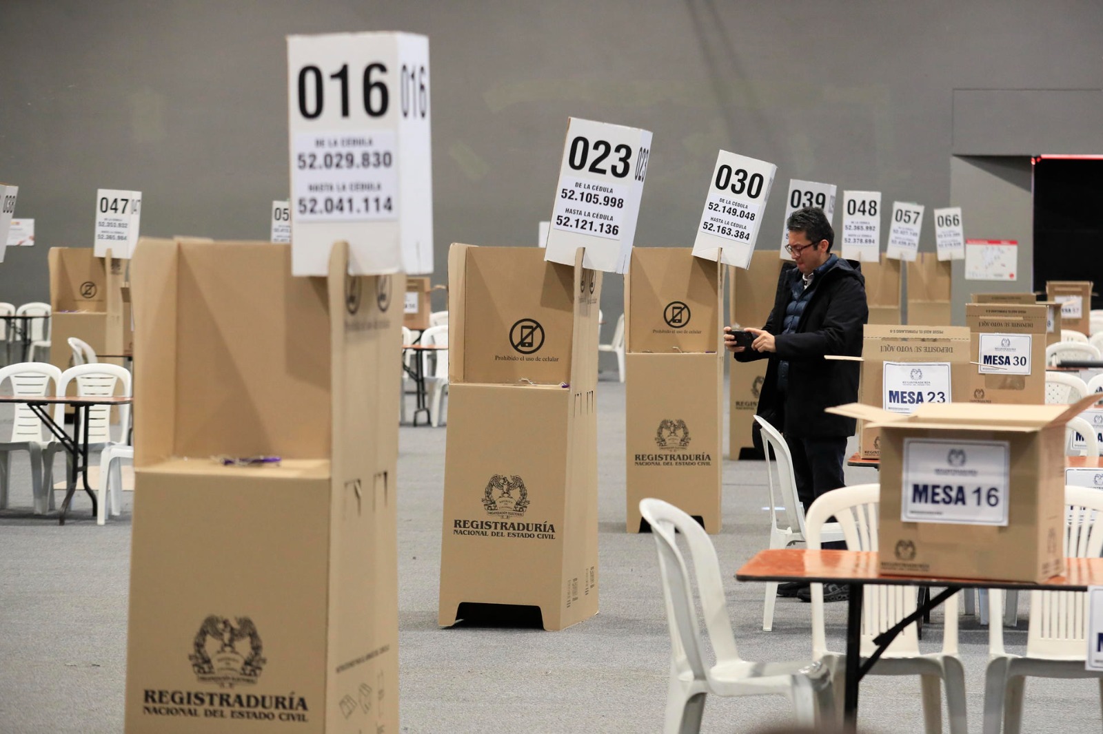 Colombia define hoy su presidente en segunda vuelta entre Cepeda y De la Espriella