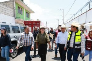 Entrega Azucena Cisneros calles repavimentadas y luminarias en Santo Tomás Chiconautla