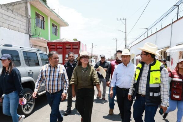 Entrega Azucena Cisneros calles repavimentadas y luminarias en Santo Tomás Chiconautla
