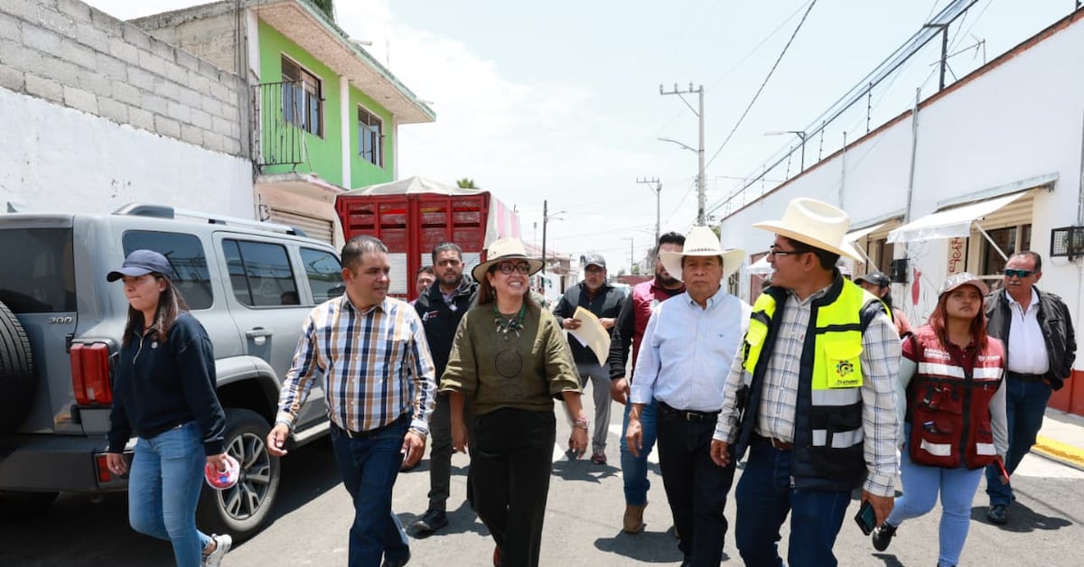 Entrega Azucena Cisneros calles repavimentadas y luminarias en Santo Tomás Chiconautla