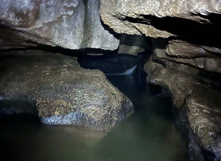 Continúan labores de rescate de cuatro personas atrapadas en gruta de Cuetzalan