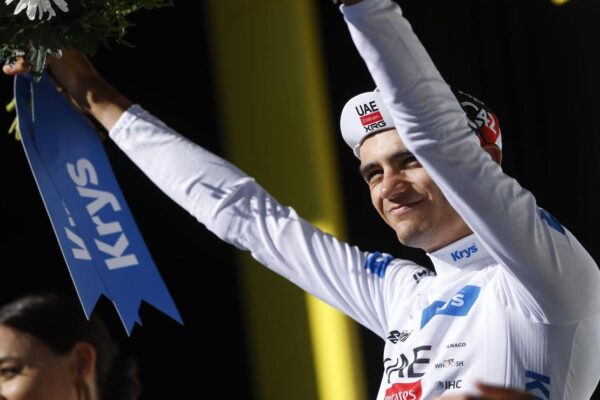 Isaac del Toro refuerza tercer lugar en el Tour de Francia tras etapa 19
