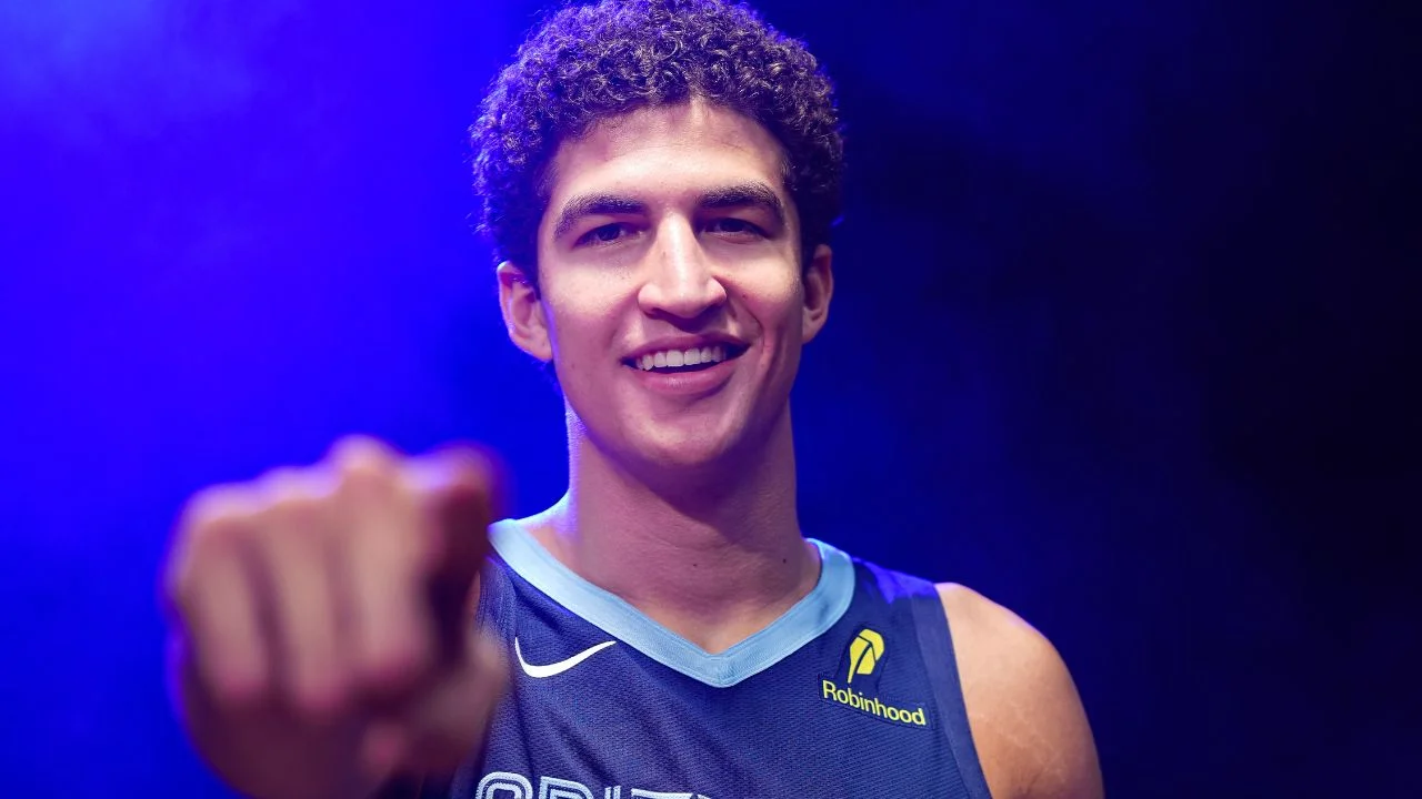 Estrena documental ‘Karim: De la H’ sobre el camino del sonorense a la NBA