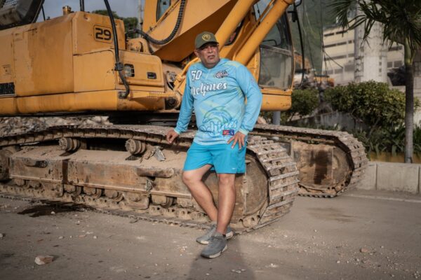 Exbeisbolista Eliezer Alfonzo financia operativos privados de búsqueda tras terremotos en La Guaira