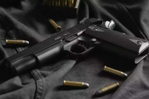 Fiscalía de Michoacán investiga origen de arma hechiza usada en doble feminicidio en Lázaro Cárdenas
