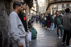 España concluye proceso histórico de regularización con más de 1.17 millones de solicitantes