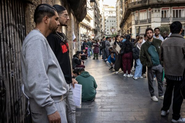 España concluye proceso histórico de regularización con más de 1.17 millones de solicitantes