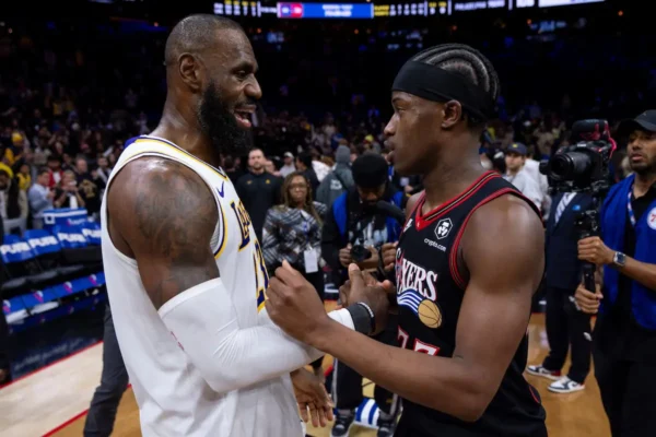 LeBron James firma con los Philadelphia 76ers por dos temporadas