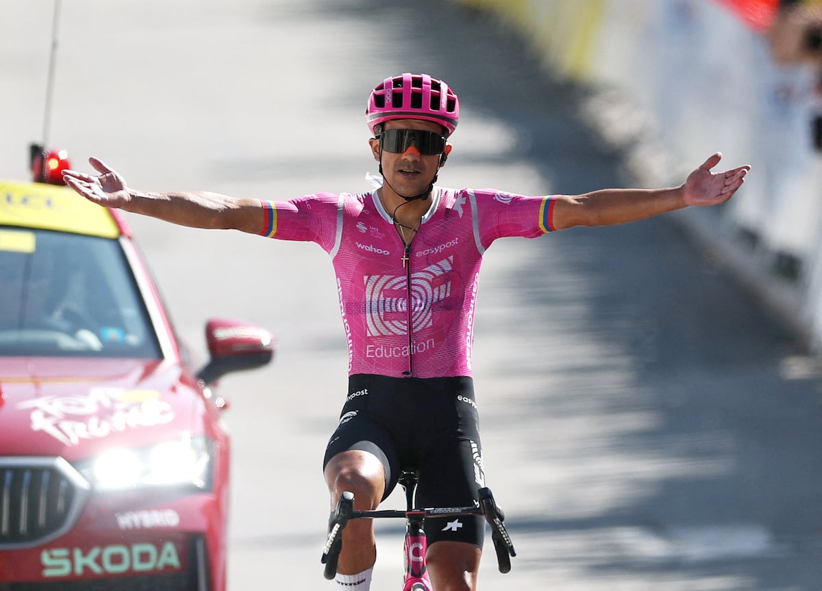 Richard Carapaz gana una etapa del Tour de Francia con ataque en el final