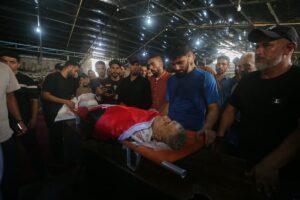 Israel mata a trabajador humanitario y a cuatro civiles más en bombardeo en Gaza