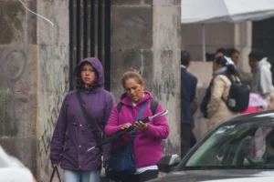 SMN pronostica lluvias muy fuertes en siete estados por ondas tropicales 14 y 15