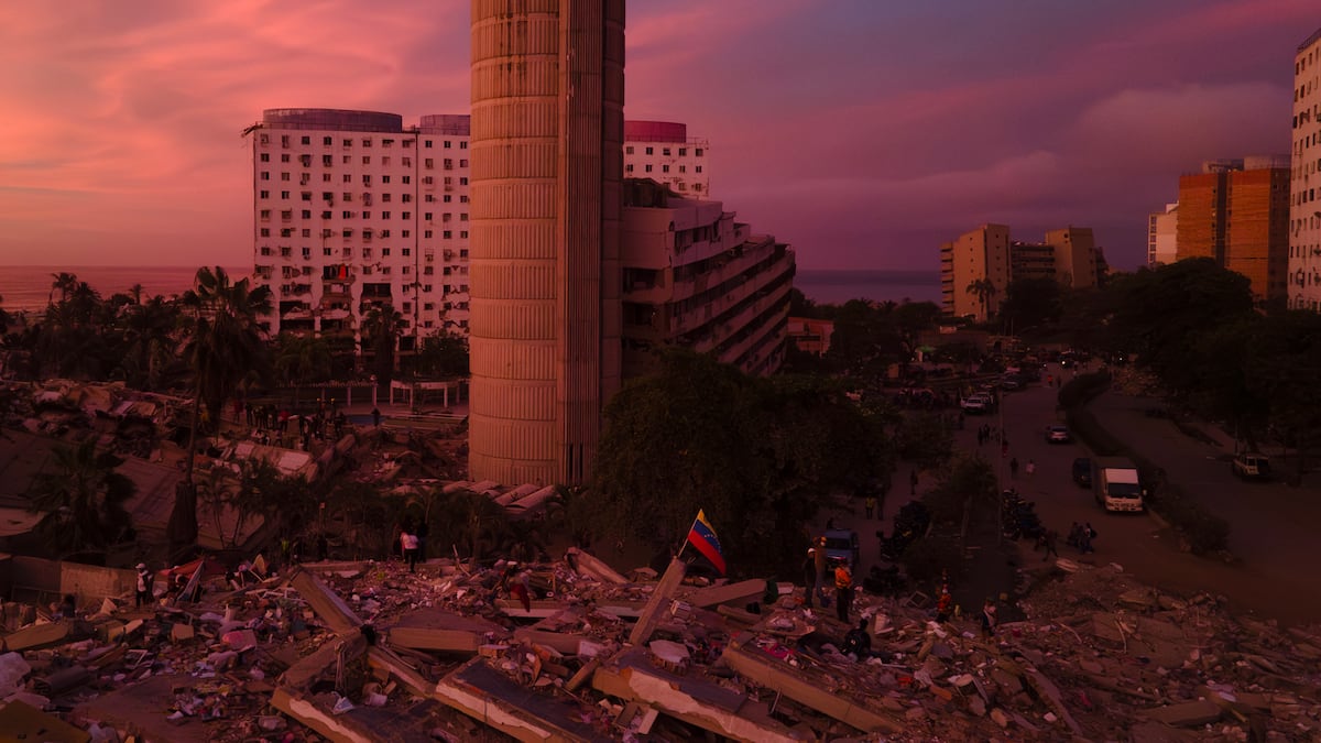 Detienen a cuatro policías por saqueos tras terremotos en Venezuela mientras CAF crea fondo de reconstrucción