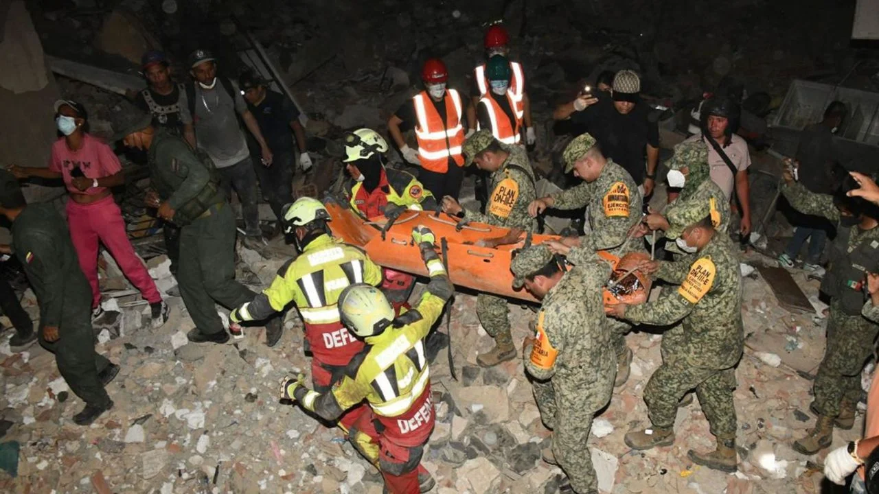 Envía México 71.2 toneladas de ayuda y un buque de la Marina a Venezuela tras sismos