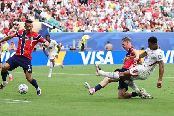 FIFA desmiente contacto con cable aéreo en gol de Inglaterra contra Noruega