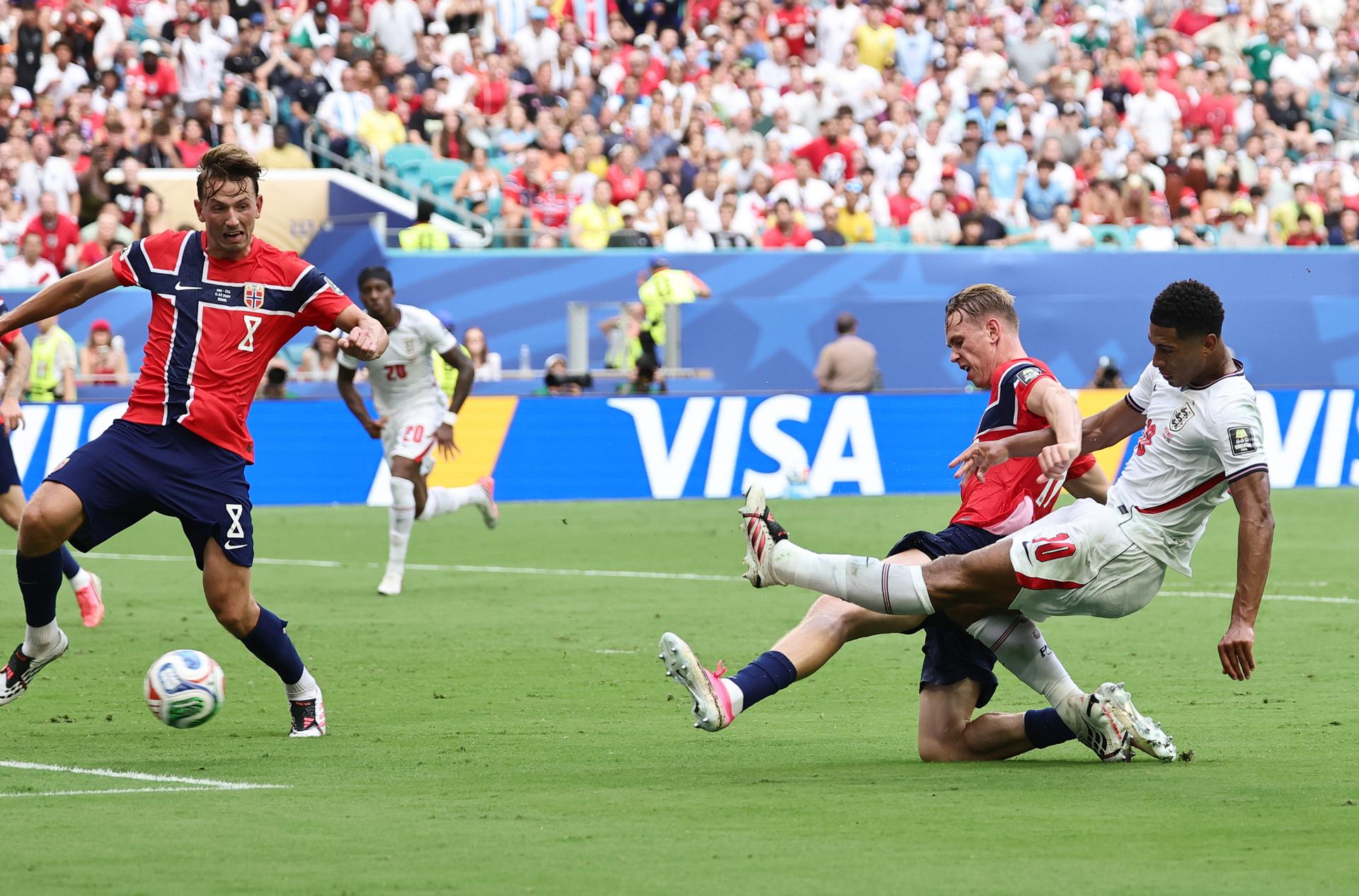 FIFA desmiente contacto con cable aéreo en gol de Inglaterra contra Noruega