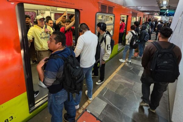 Lleno total en Monumento a la Revolución y Diana Cazadora; extienden horario del Metro tras partido México-Inglaterra