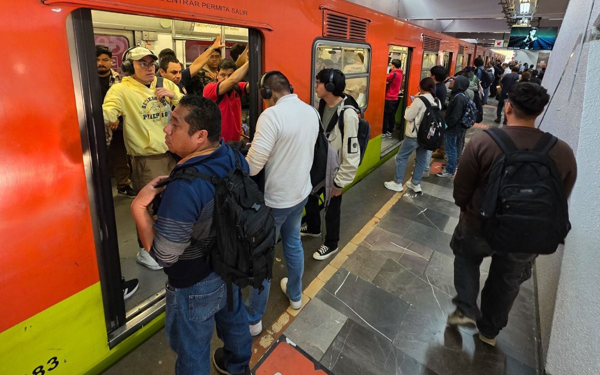 Lleno total en Monumento a la Revolución y Diana Cazadora; extienden horario del Metro tras partido México-Inglaterra