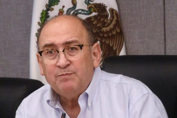 Rubén Moreira exige programa integral contra el sargazo en la Riviera Maya