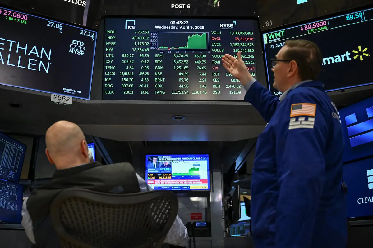 Economía de EE UU muestra dinamismo por la IA, pero enfrenta riesgos fiscales y geopolíticos