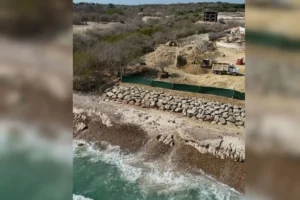 Semarnat revoca concesión en Playa Las Cocinas por obras no autorizadas