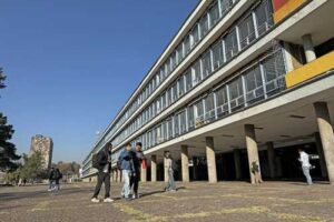 Estudiantes de la ENP-UNAM denuncian carencias pese a inversiones millonarias reportadas