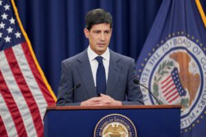 Kevin Warsh reafirma ante el Congreso el compromiso de la Fed para controlar la inflación