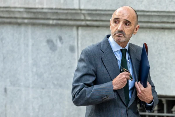 Julio Martínez ratifica ante el juez que Zapatero ‘marcaba los pasos’ en el rescate de Plus Ultra