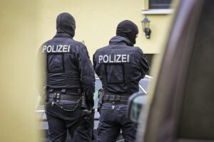 Fiscalía de Berlín acusa a hombre de 68 años de drogar y violar a 14 mujeres