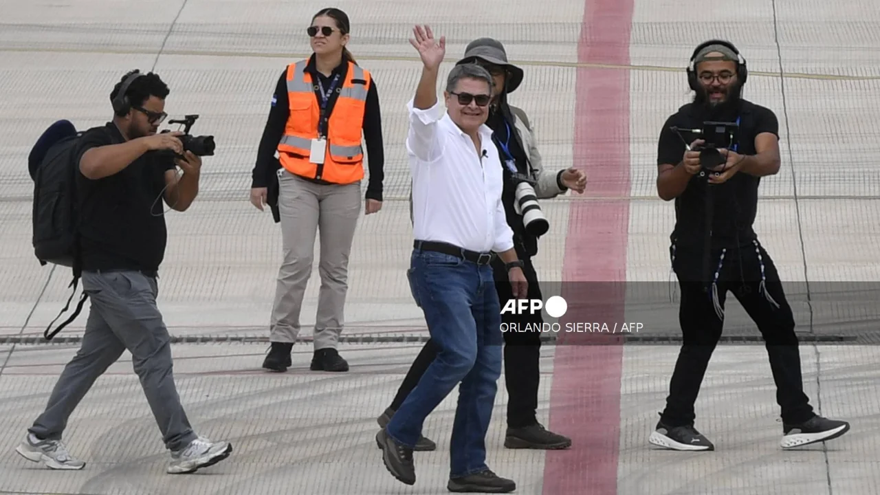 Juan Orlando Hernández regresa a Honduras tras ser indultado por Donald Trump