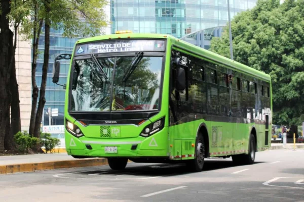 Habilitan rutas especiales de transporte y prevén lluvias fuertes para el partido México-Inglaterra