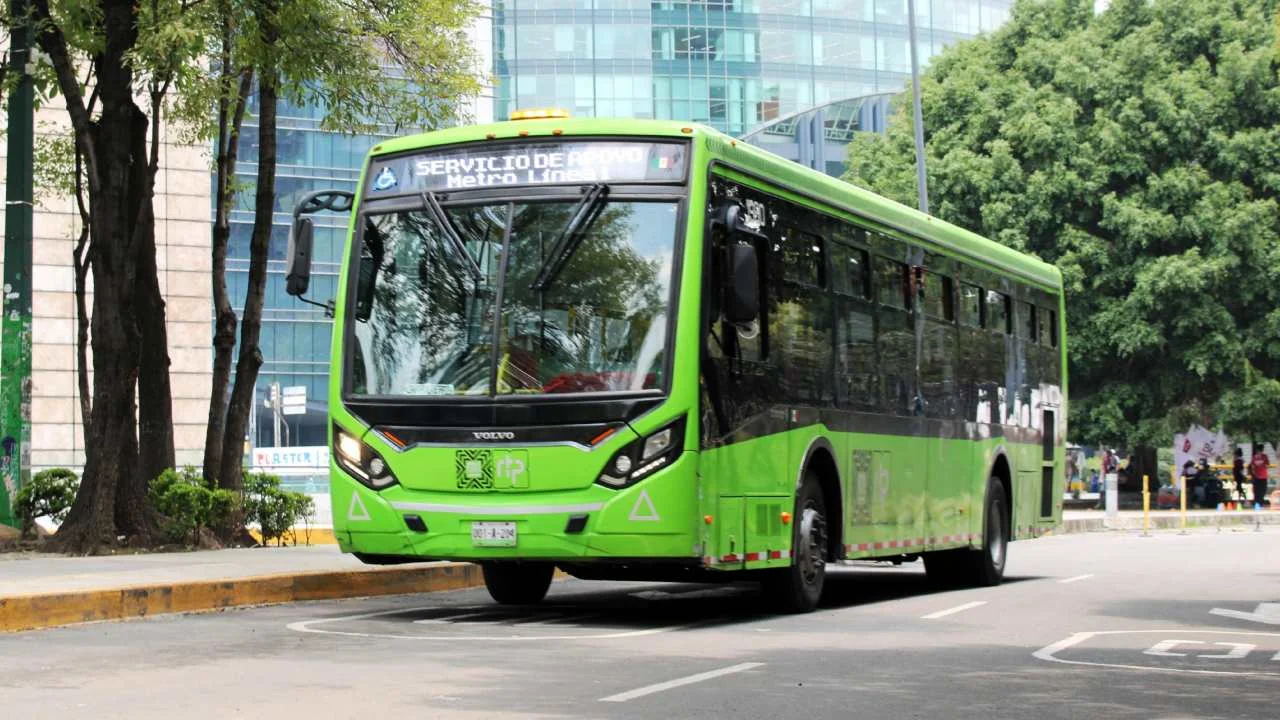Habilitan rutas especiales de transporte y prevén lluvias fuertes para el partido México-Inglaterra